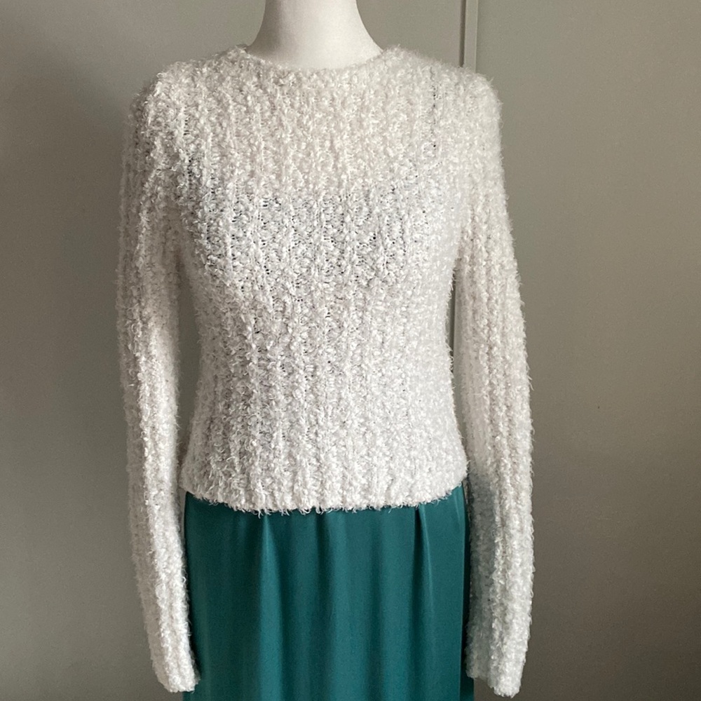 Forever 21 Women’s White Boucle Knit Fuzzy Long Sleeve Pullover Sweater